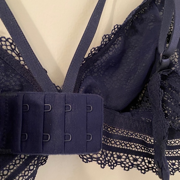 Victoria’s Secret Lace Strappy Triangle Bralette - Picture 6 of 7